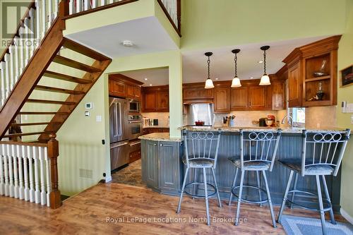 154 Carmichael Crescent, Blue Mountains, ON - Indoor Photo Showing Kitchen With Upgraded Kitchen