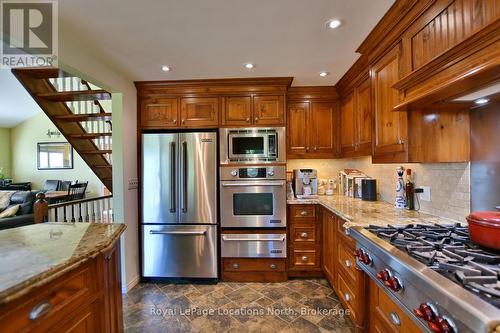 154 Carmichael Crescent, Blue Mountains, ON - Indoor Photo Showing Kitchen With Upgraded Kitchen