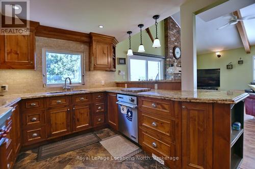 154 Carmichael Crescent, Blue Mountains, ON - Indoor Photo Showing Kitchen