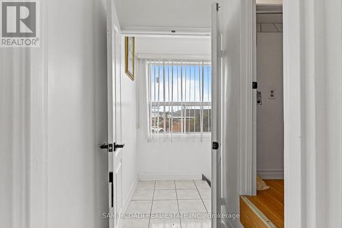 3 - 2922 ISLINGTON AVENUE , Toronto, Ontario M9L 2K4 2