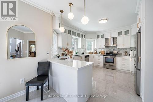 5969 Rayshaw Crescent E, Mississauga, ON - Indoor Photo Showing Kitchen With Upgraded Kitchen