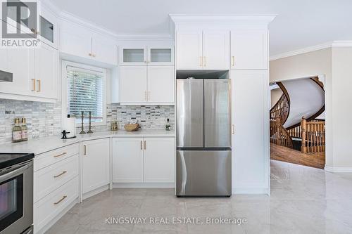 5969 Rayshaw Crescent E, Mississauga, ON - Indoor Photo Showing Kitchen With Upgraded Kitchen