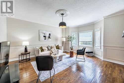 5969 Rayshaw Crescent E, Mississauga, ON - Indoor Photo Showing Living Room