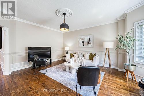 5969 Rayshaw Crescent E, Mississauga, ON - Indoor Photo Showing Living Room