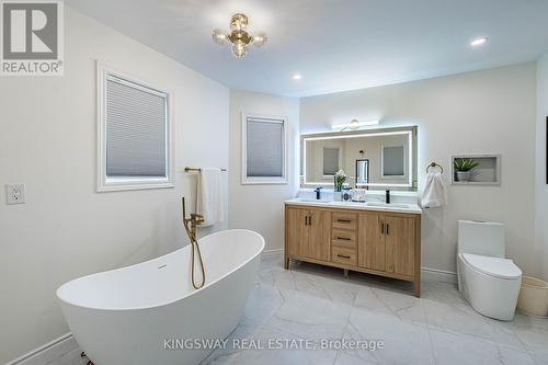 5969 Rayshaw Crescent E, Mississauga, ON - Indoor Photo Showing Bathroom