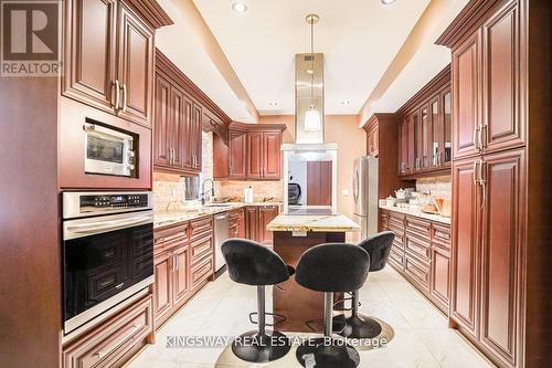 5969 Rayshaw Crescent E, Mississauga, ON - Indoor Photo Showing Kitchen