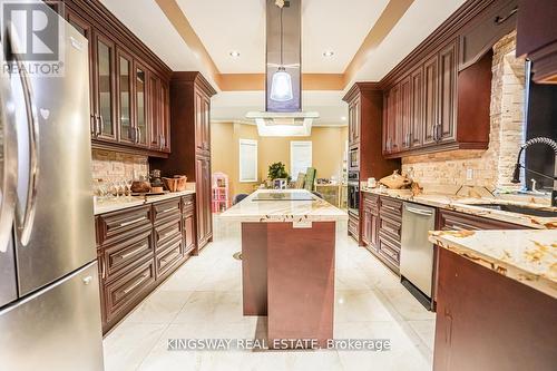 5969 Rayshaw Crescent E, Mississauga, ON - Indoor Photo Showing Kitchen