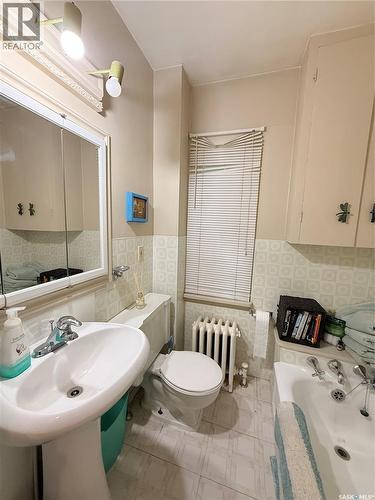 555 2Nd Street E, Shaunavon, SK - Indoor Photo Showing Bathroom