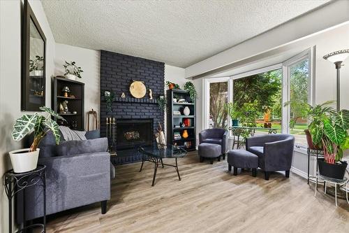 3472 Eldridge Avenue, Winnipeg, MB - Indoor Photo Showing Living Room With Fireplace