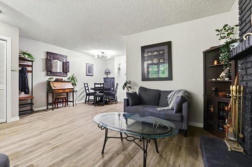 3472 Eldridge Avenue, Winnipeg, MB - Indoor Photo Showing Living Room