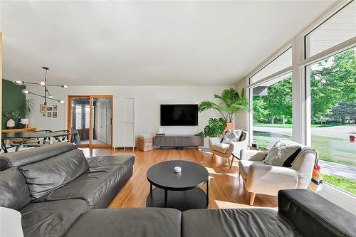 514 First Street, Steinbach, MB - Indoor Photo Showing Living Room
