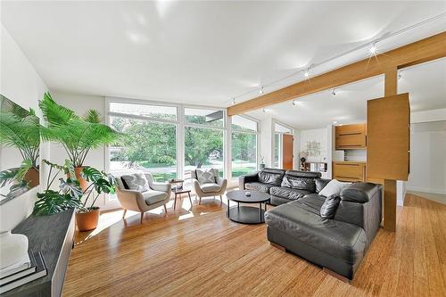 514 First Street, Steinbach, MB - Indoor Photo Showing Living Room