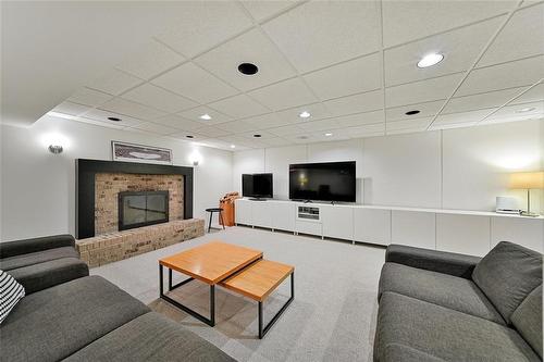 514 First Street, Steinbach, MB - Indoor Photo Showing Living Room
