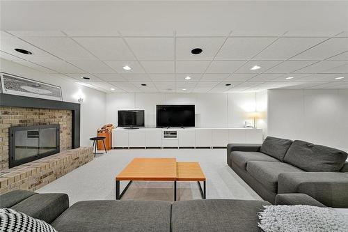 514 First Street, Steinbach, MB - Indoor Photo Showing Living Room
