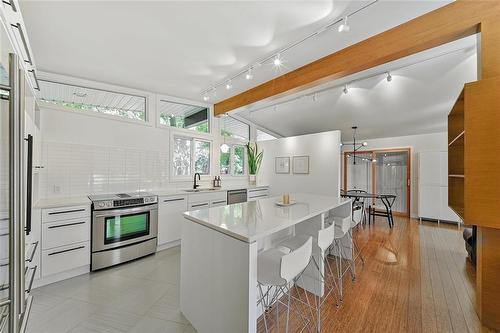 514 First Street, Steinbach, MB - Indoor Photo Showing Kitchen With Upgraded Kitchen