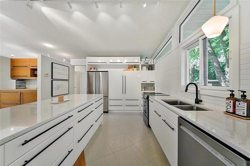 514 First Street, Steinbach, MB - Indoor Photo Showing Kitchen With Double Sink With Upgraded Kitchen