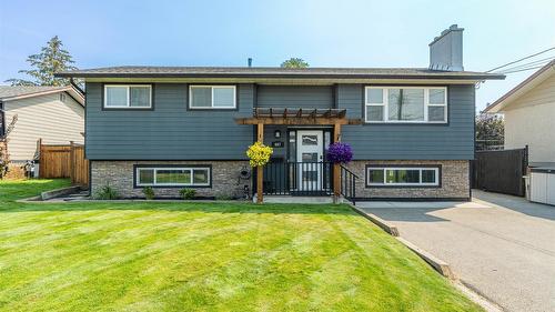 667 Cambridge Crescent  Kamloops, BC V2B 5B7