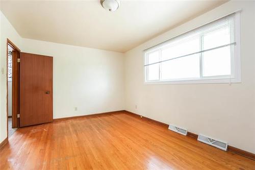 174 Wordsworth Way, Winnipeg, MB - Indoor Photo Showing Other Room