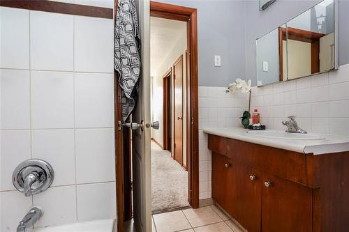 174 Wordsworth Way, Winnipeg, MB - Indoor Photo Showing Bathroom