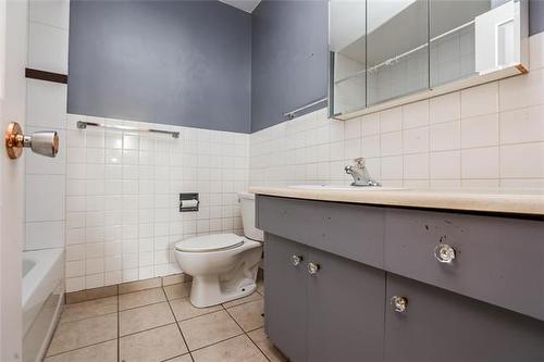 174 Wordsworth Way, Winnipeg, MB - Indoor Photo Showing Bathroom