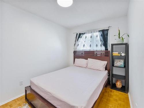 604 Beaverhill Blvd, Winnipeg, MB - Indoor Photo Showing Bedroom