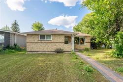 604 Beaverhill BLVD  Winnipeg, MB R2J 2Z6