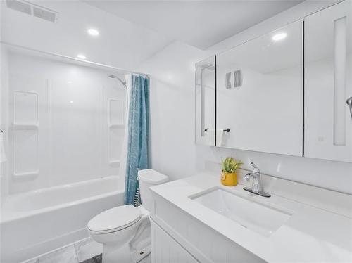 604 Beaverhill Blvd, Winnipeg, MB - Indoor Photo Showing Bathroom