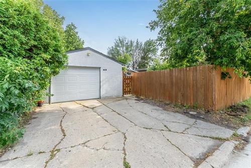 604 Beaverhill Blvd, Winnipeg, MB - Outdoor