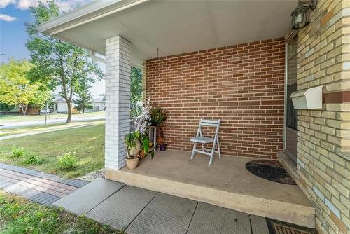 604 Beaverhill Blvd, Winnipeg, MB - Outdoor With Exterior