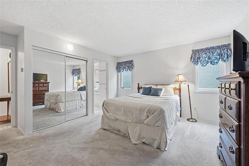 7-6645 Roblin Blvd, Winnipeg, MB - Indoor Photo Showing Bedroom