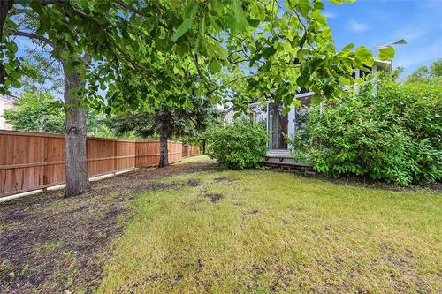 7-6645 Roblin Blvd, Winnipeg, MB - Outdoor