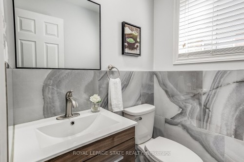 357 Acadia Drive, Hamilton, ON - Indoor Photo Showing Bathroom