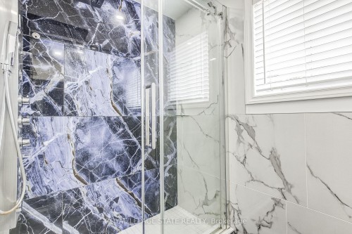 357 Acadia Drive, Hamilton, ON - Indoor Photo Showing Bathroom