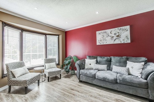 357 Acadia Drive, Hamilton, ON - Indoor Photo Showing Living Room