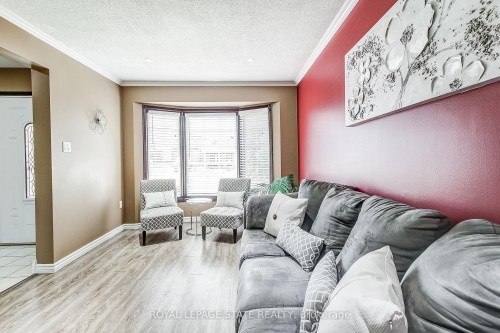 357 Acadia Drive, Hamilton, ON - Indoor Photo Showing Living Room