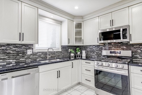 357 Acadia Drive, Hamilton, ON - Indoor Photo Showing Kitchen With Double Sink With Upgraded Kitchen