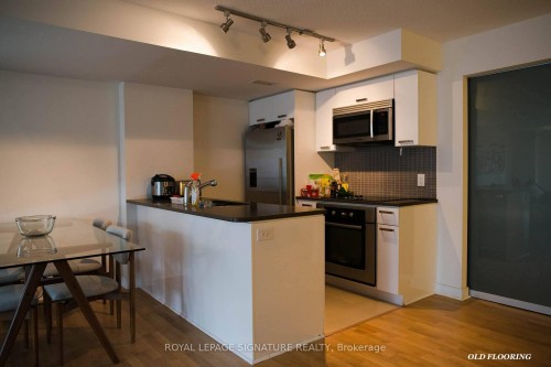 414-295 Adelaide Street W, Toronto, ON - Indoor Photo Showing Kitchen