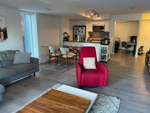 414-295 Adelaide Street W, Toronto, ON - Indoor Photo Showing Living Room
