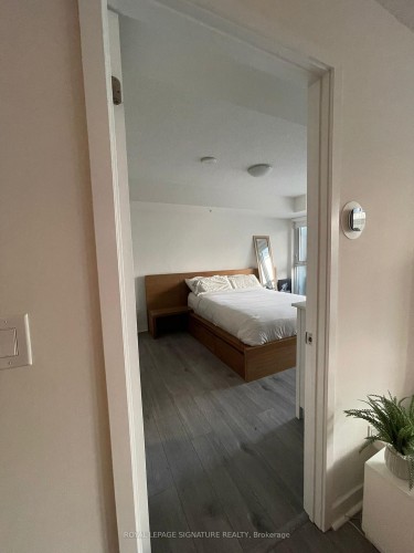 414-295 Adelaide Street W, Toronto, ON - Indoor Photo Showing Bedroom