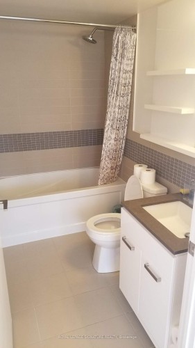 414-295 Adelaide Street W, Toronto, ON - Indoor Photo Showing Bathroom