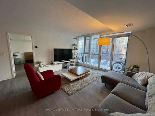 414-295 Adelaide Street W, Toronto, ON - Indoor Photo Showing Living Room