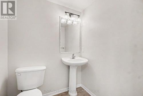 Main Floor Bathroom - 54 Meadowcroft Crescent, Ottawa, ON - Indoor Photo Showing Bathroom