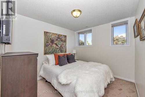 85 Cresthaven Drive, Ottawa, ON - Indoor Photo Showing Bedroom