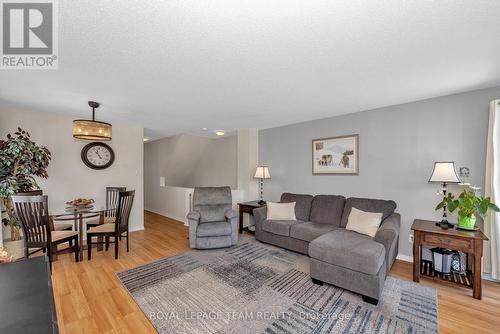 85 Cresthaven Drive, Ottawa, ON - Indoor Photo Showing Living Room