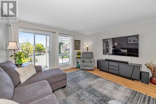 85 Cresthaven Drive, Ottawa, ON - Indoor Photo Showing Living Room