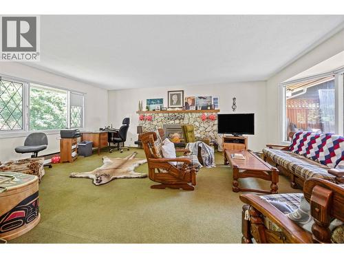 413 97A Highway, Sicamous, BC - Indoor Photo Showing Living Room
