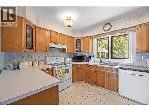 413 97A Highway, Sicamous, BC - Indoor Photo Showing Kitchen