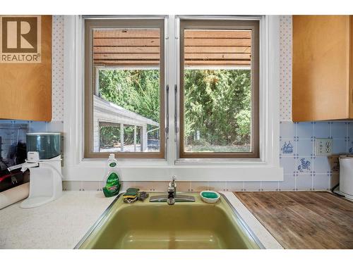 413 97A Highway, Sicamous, BC - Indoor Photo Showing Kitchen