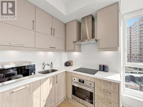 1612 - 292 Verdale Crossing, Markham, ON - Indoor Photo Showing Kitchen With Upgraded Kitchen