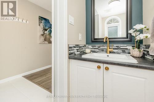 92 Cunningham Drive, Barrie, ON - Indoor Photo Showing Bathroom